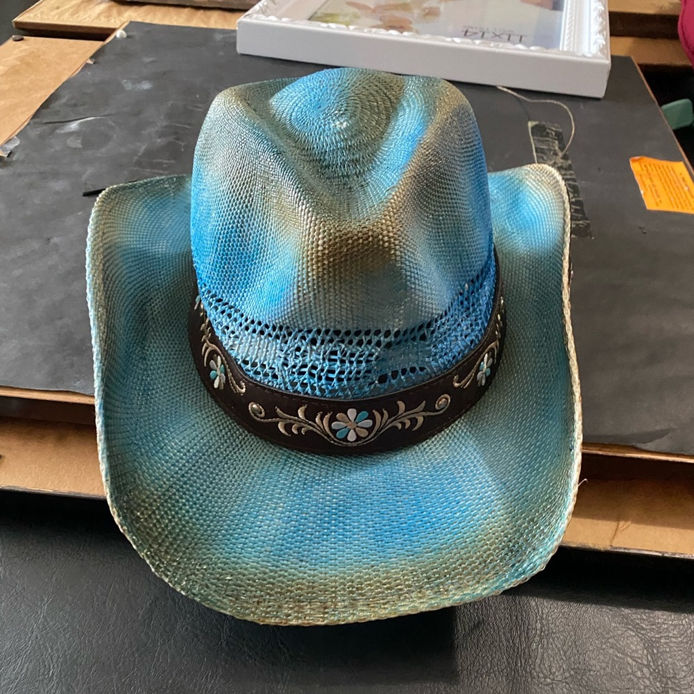 Made by a trusted brand,Carpe Diem,this hat is a high-quality.